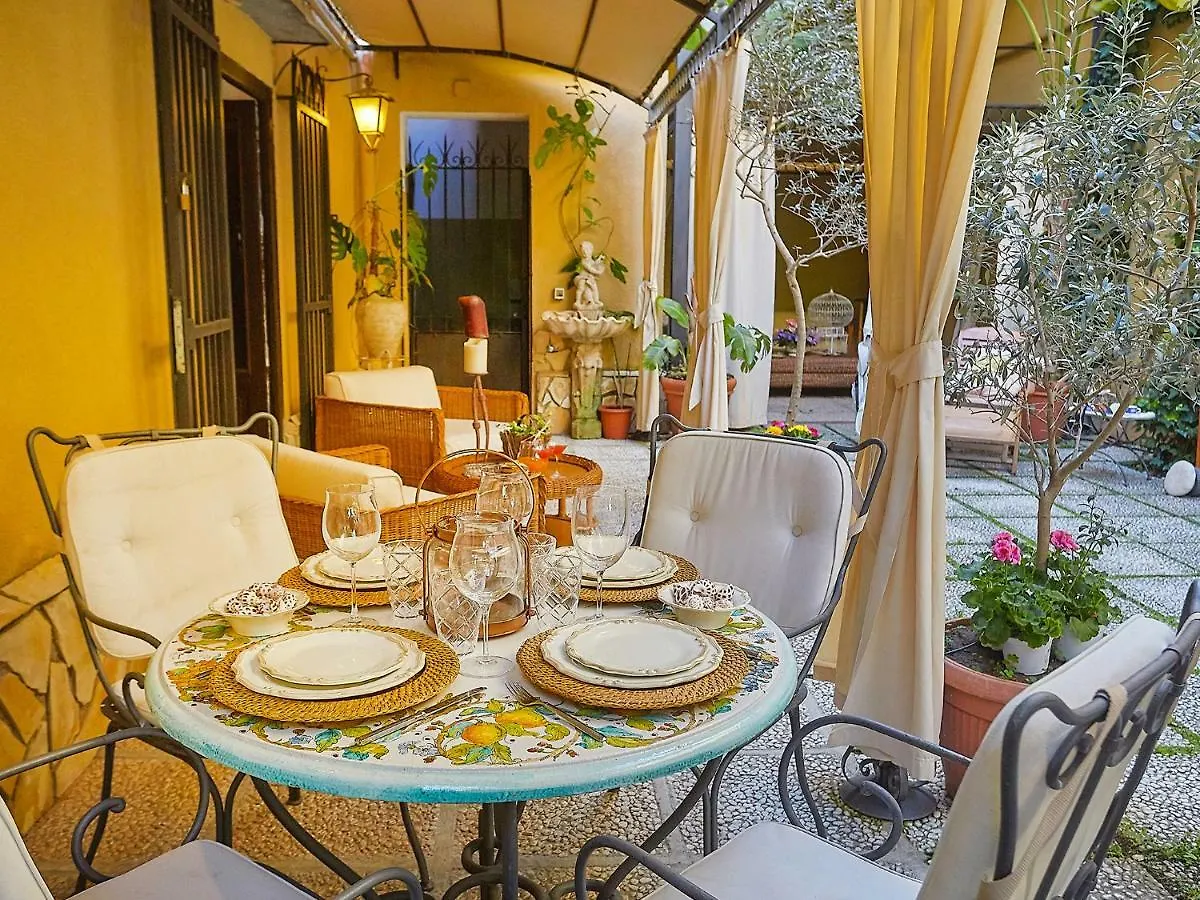 Appartamento Dimora dei Leoni- Suite Palermo